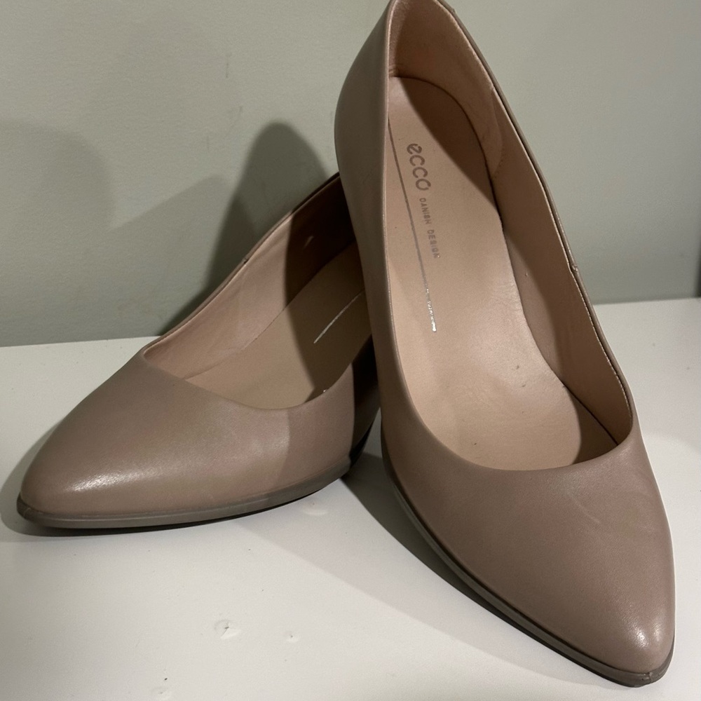 Ecco Danish Pale Taupe Color Kitten Heel. Sleek Style US Sz 10 Sz EUR 41.